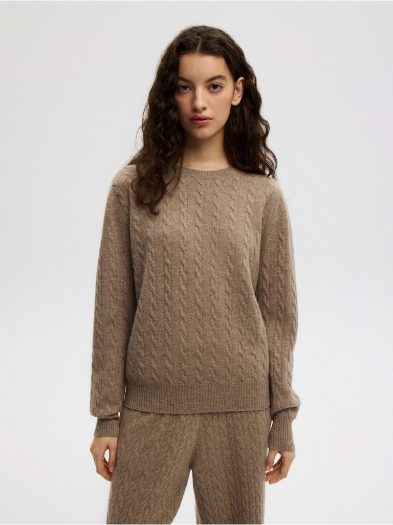 BROWN ELEGANCE CABLE-KNIT SWEATER