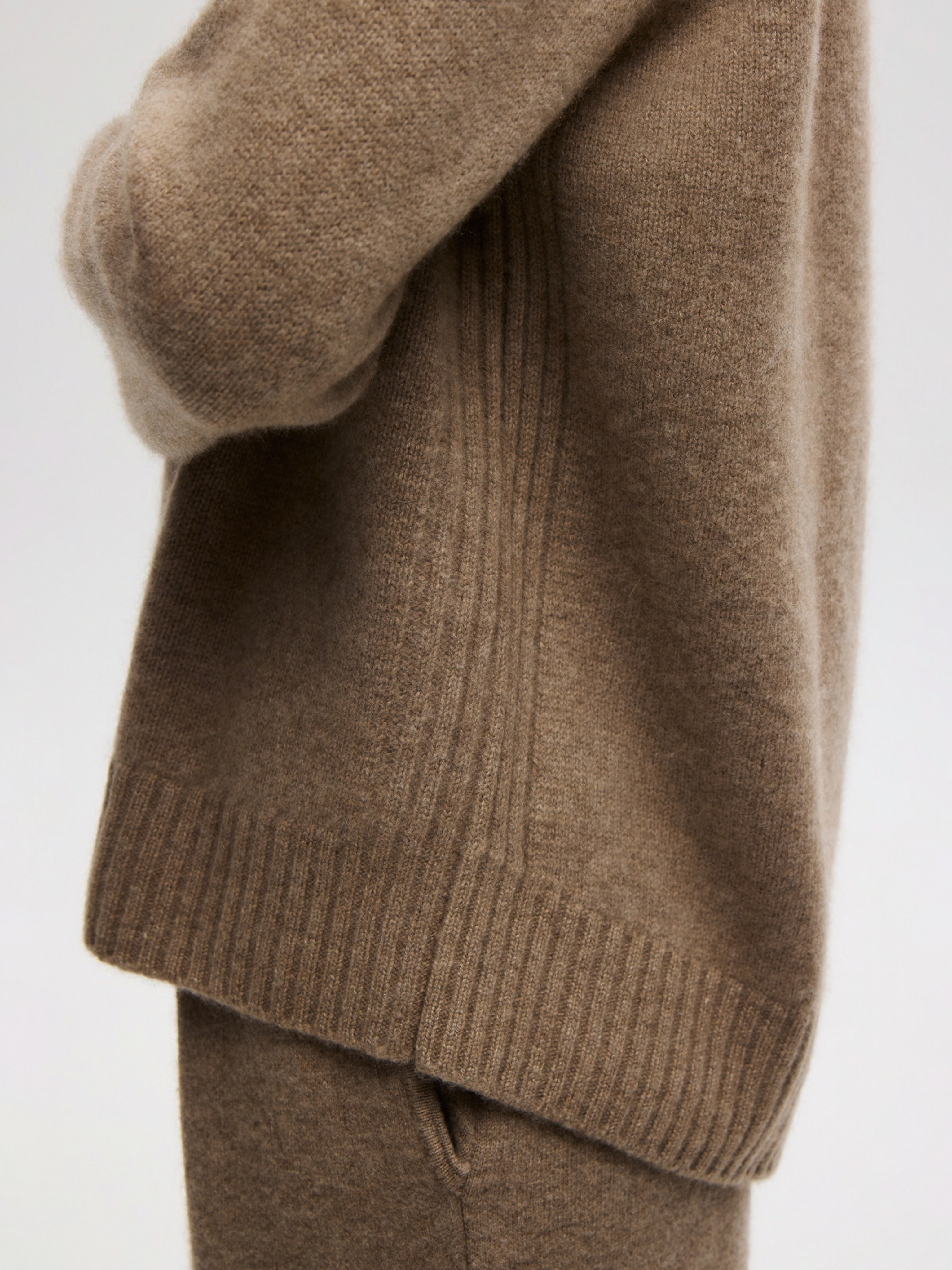 BROWN ELEGANCE JUMPER