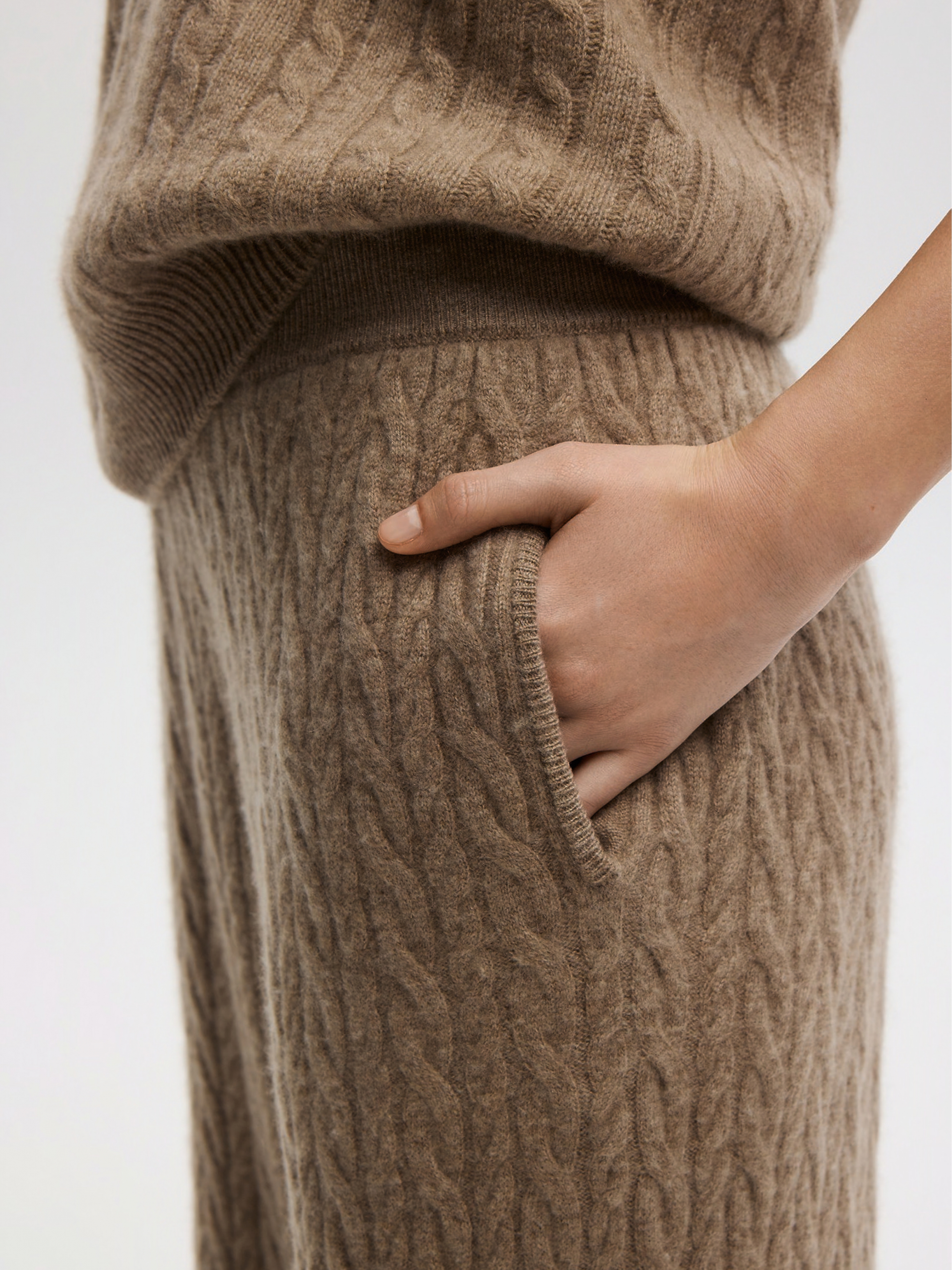 BROWN ELEGANCE PANTS