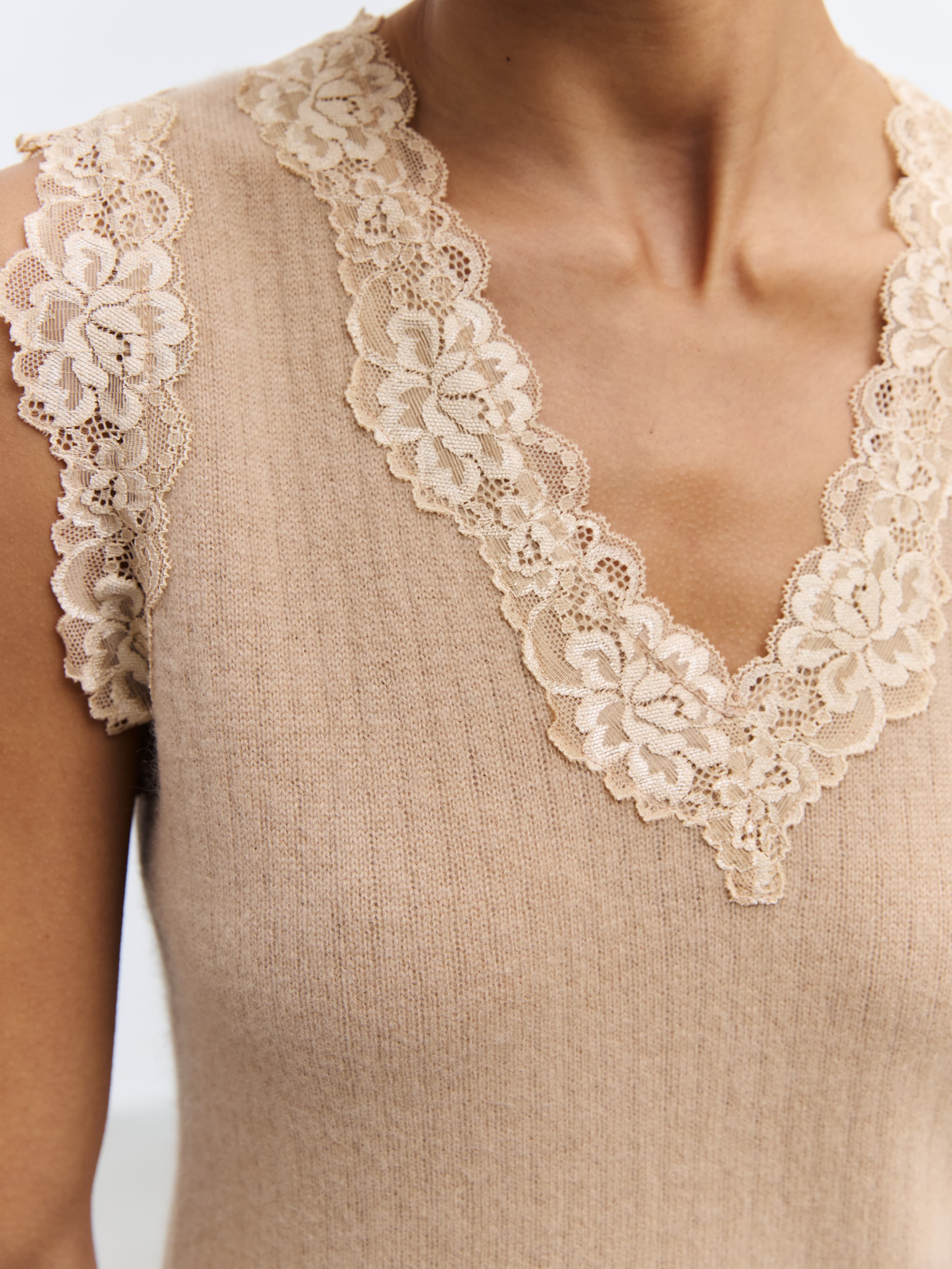 TOP 2 CASHMERE WITH LACE BEIGE