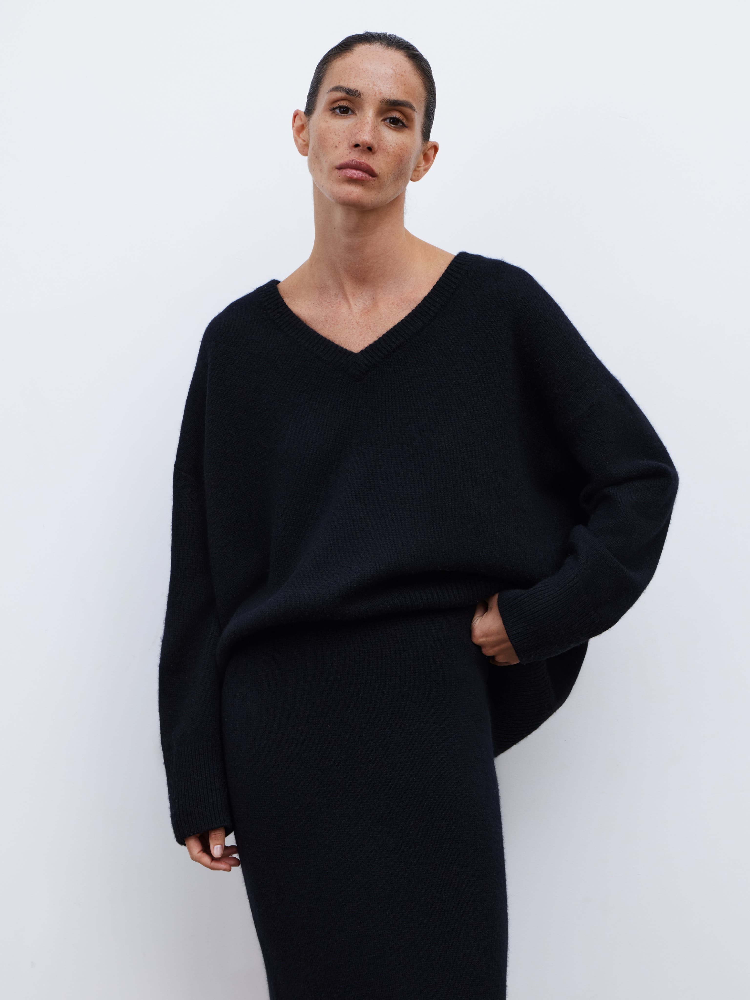 JUST BLACK PULLOVER