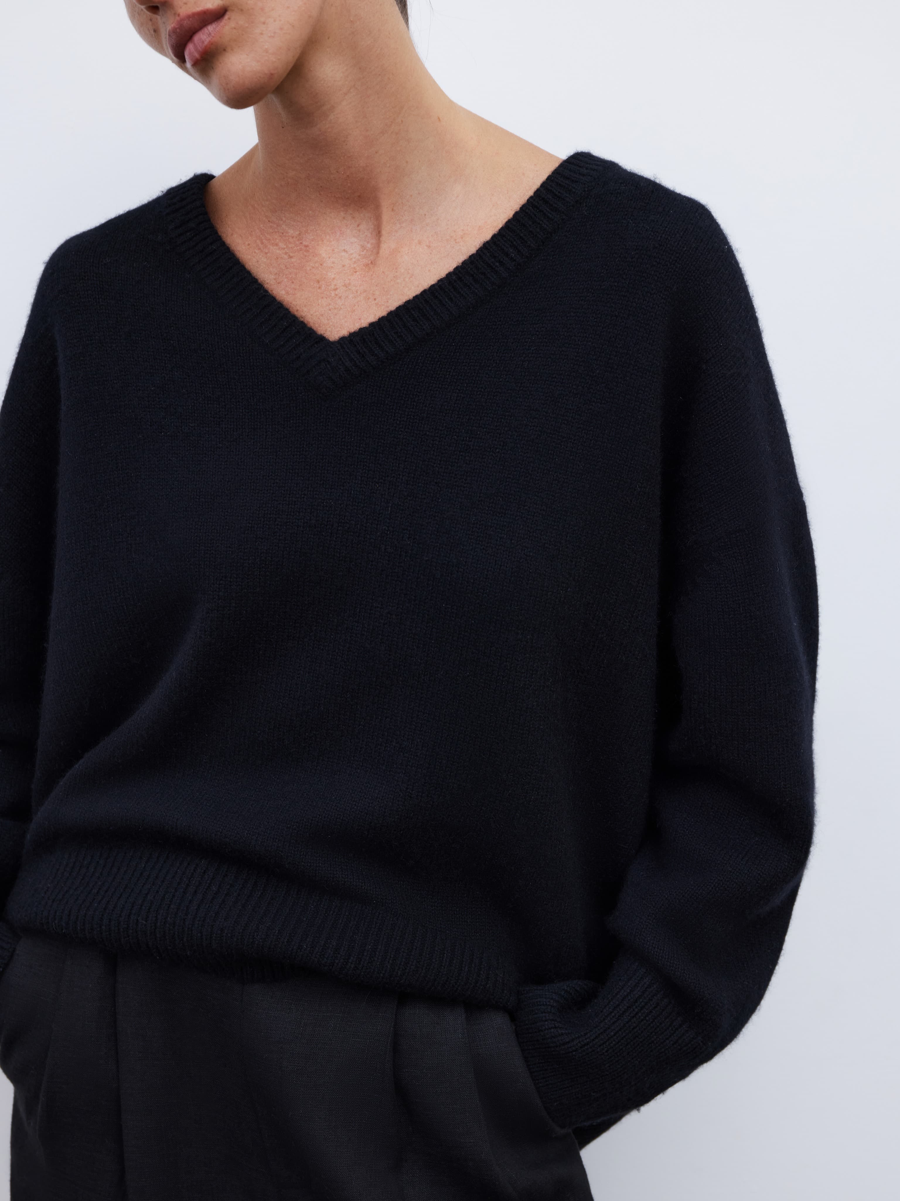 JUST BLACK PULLOVER