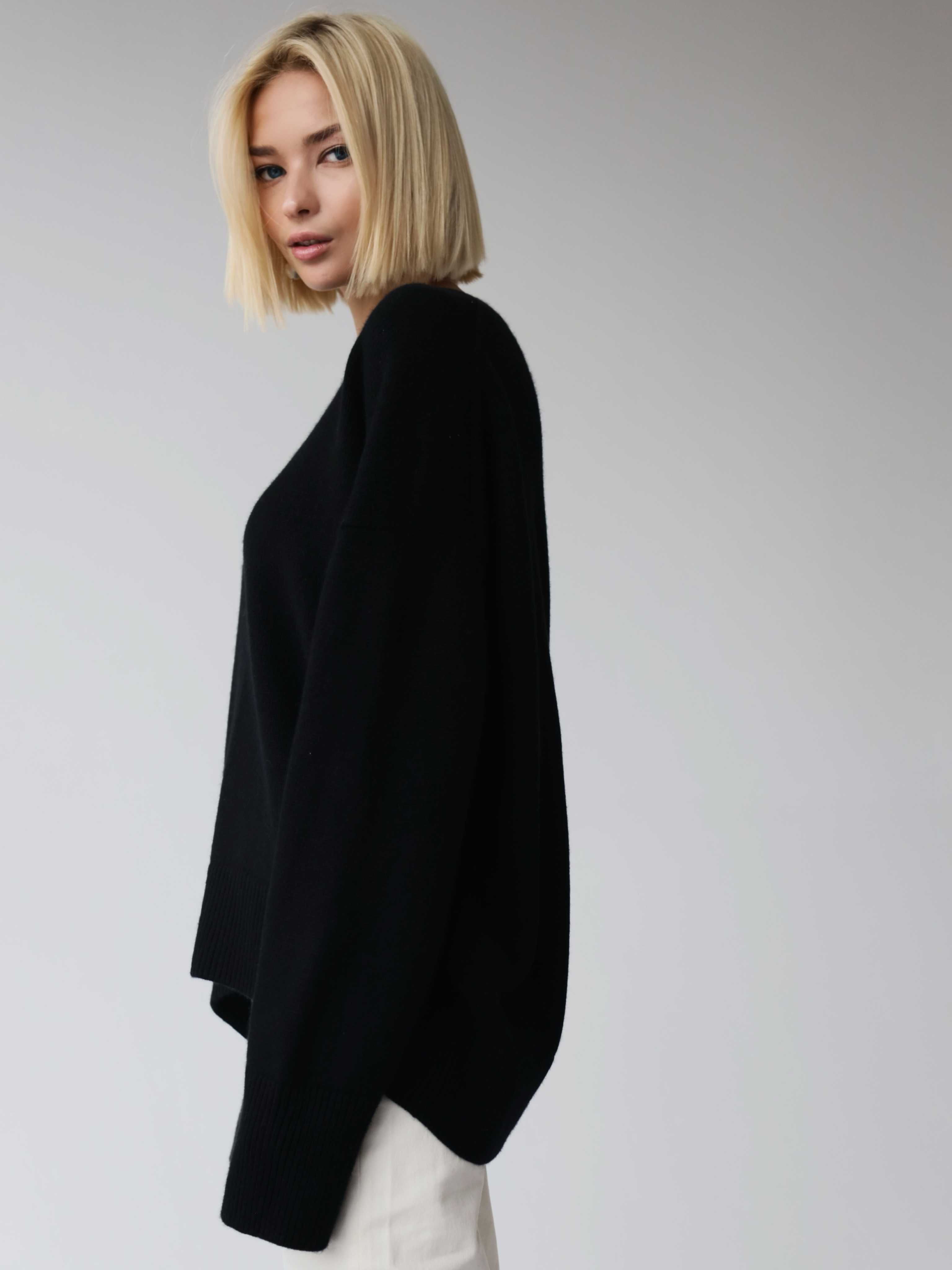JUST BLACK PULLOVER