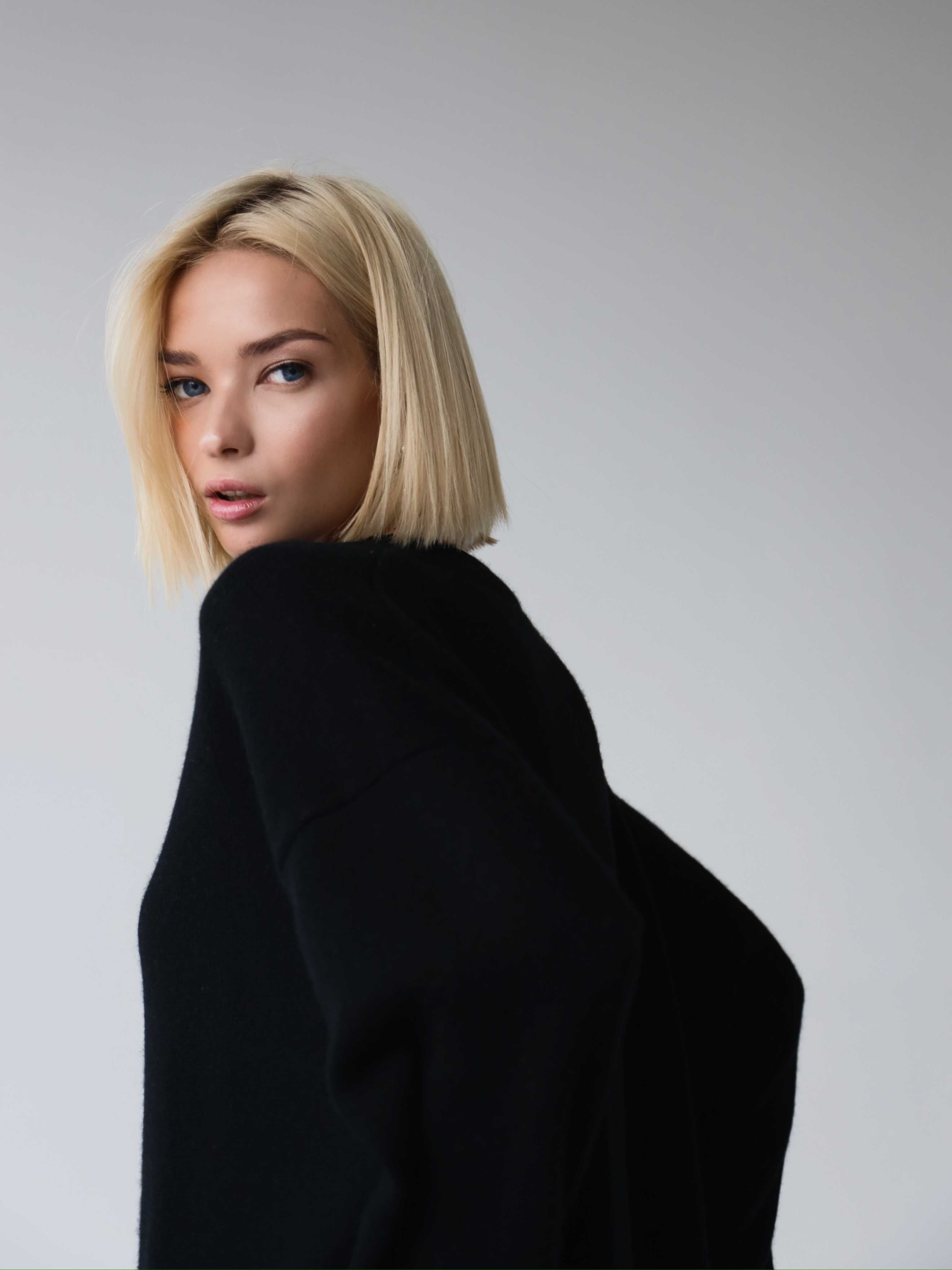 JUST BLACK PULLOVER