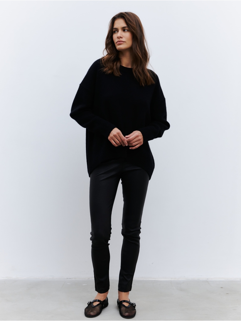 JUST BLACK PULLOVER