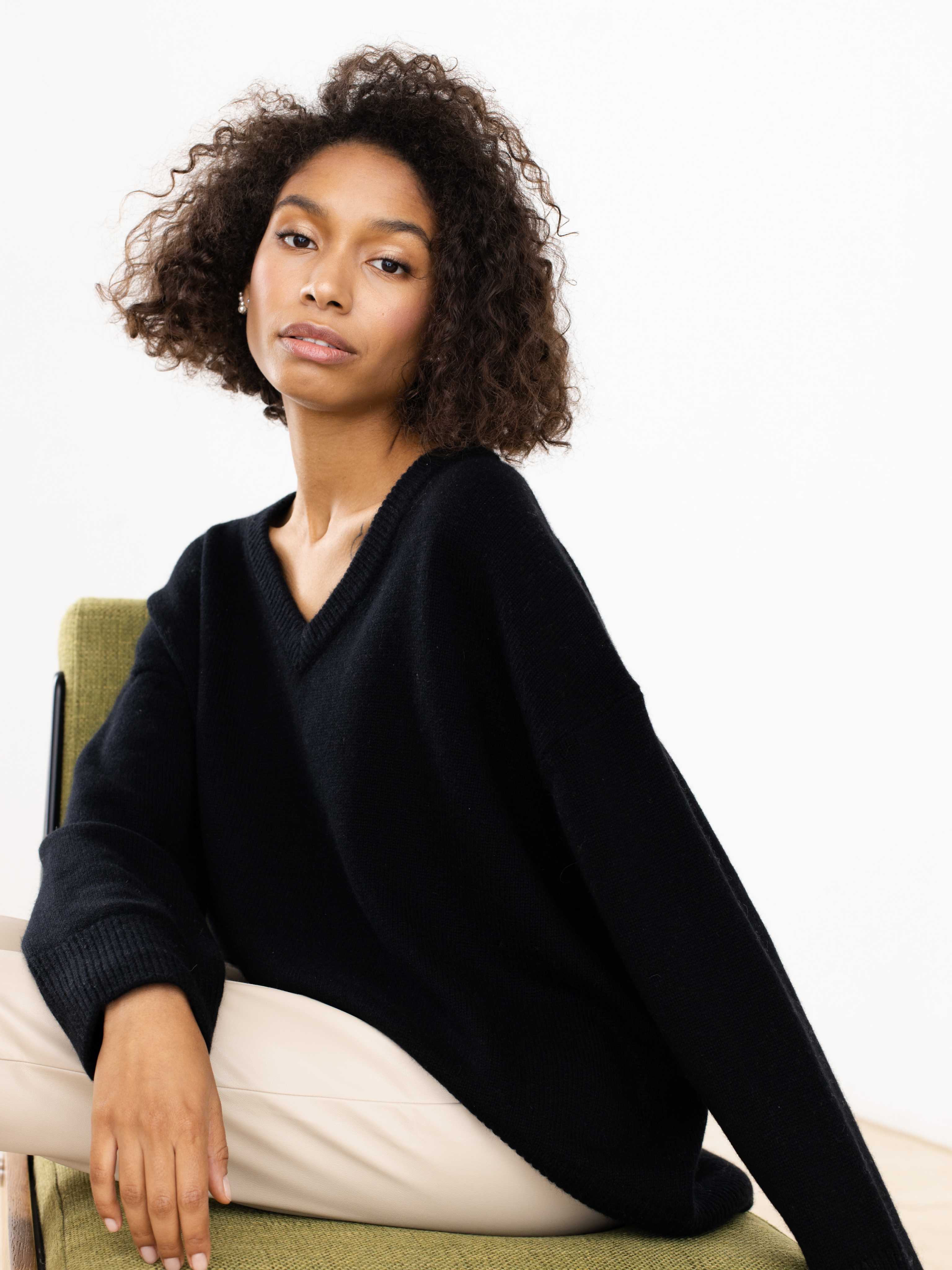 JUST BLACK PULLOVER