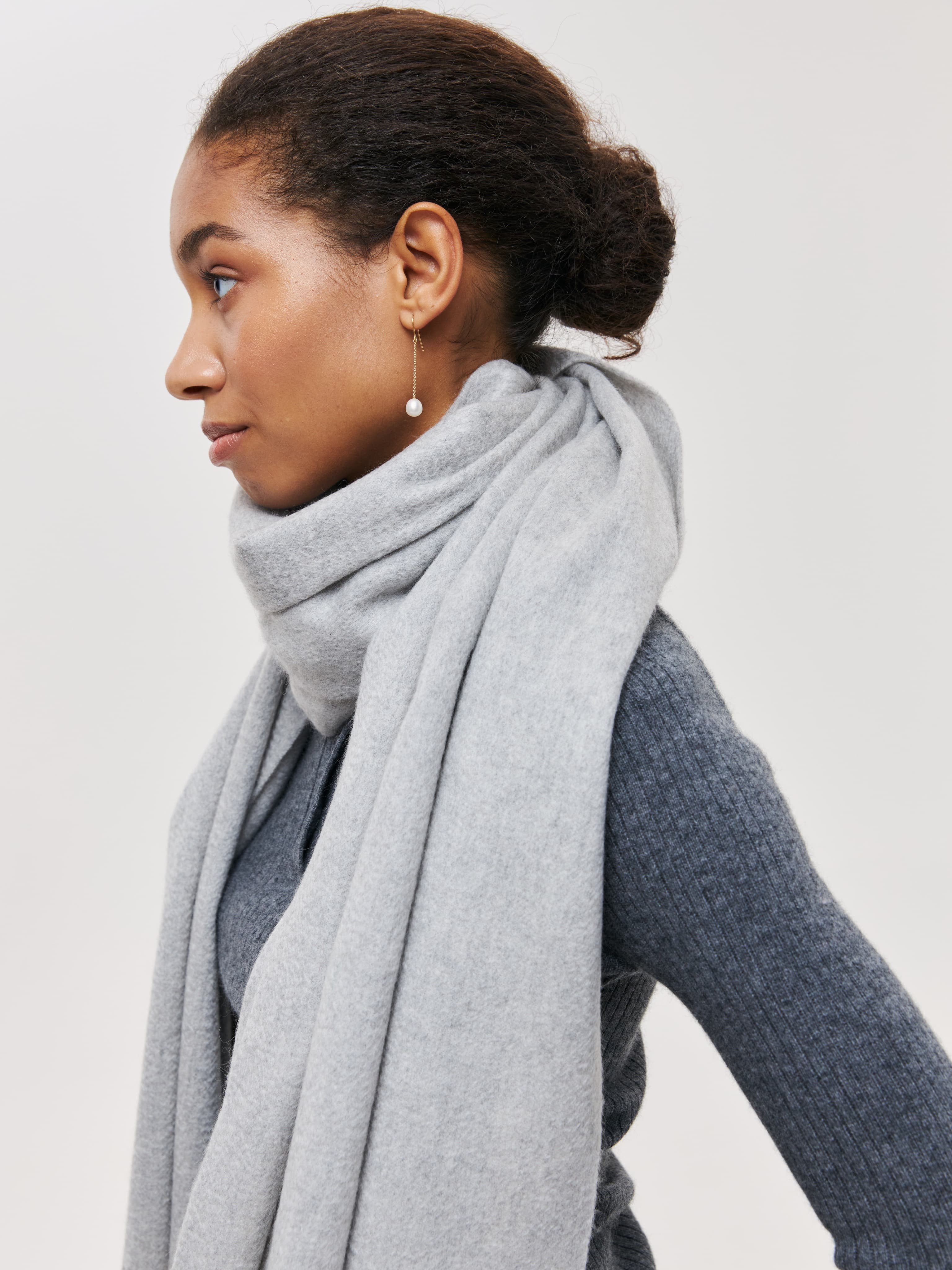 PEARL GREY SCARF