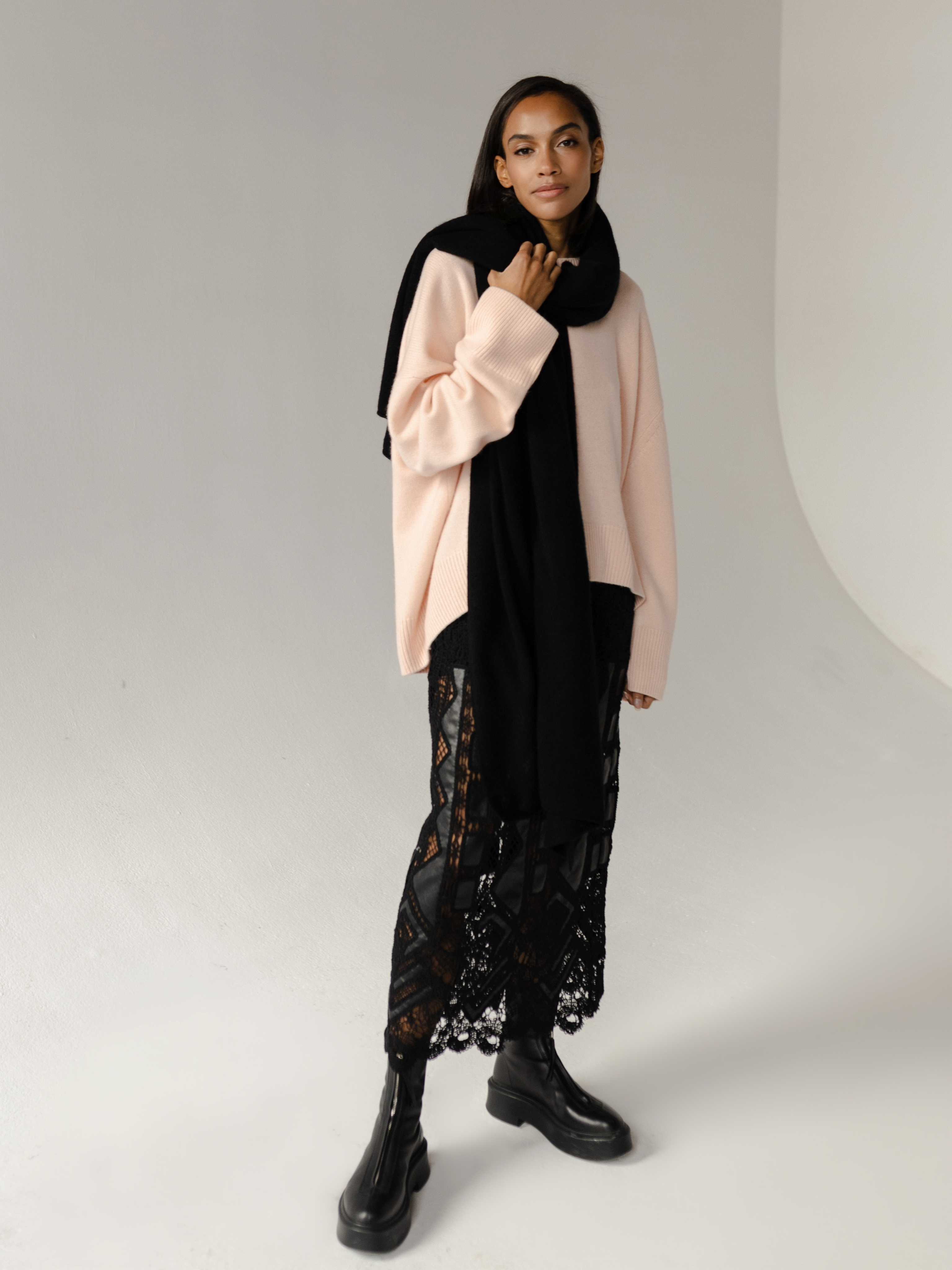 JUST BLACK SCARF
