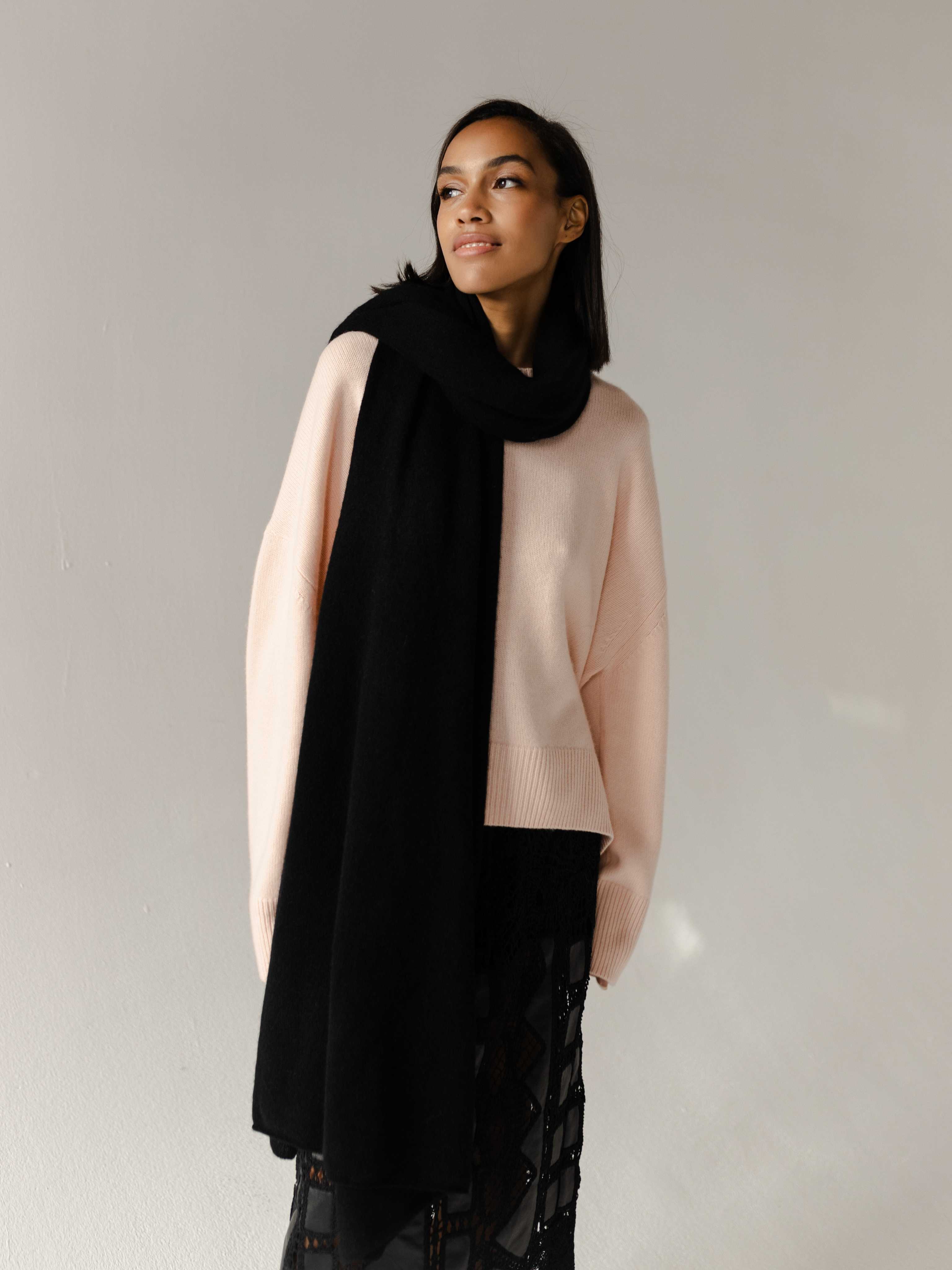JUST BLACK SCARF