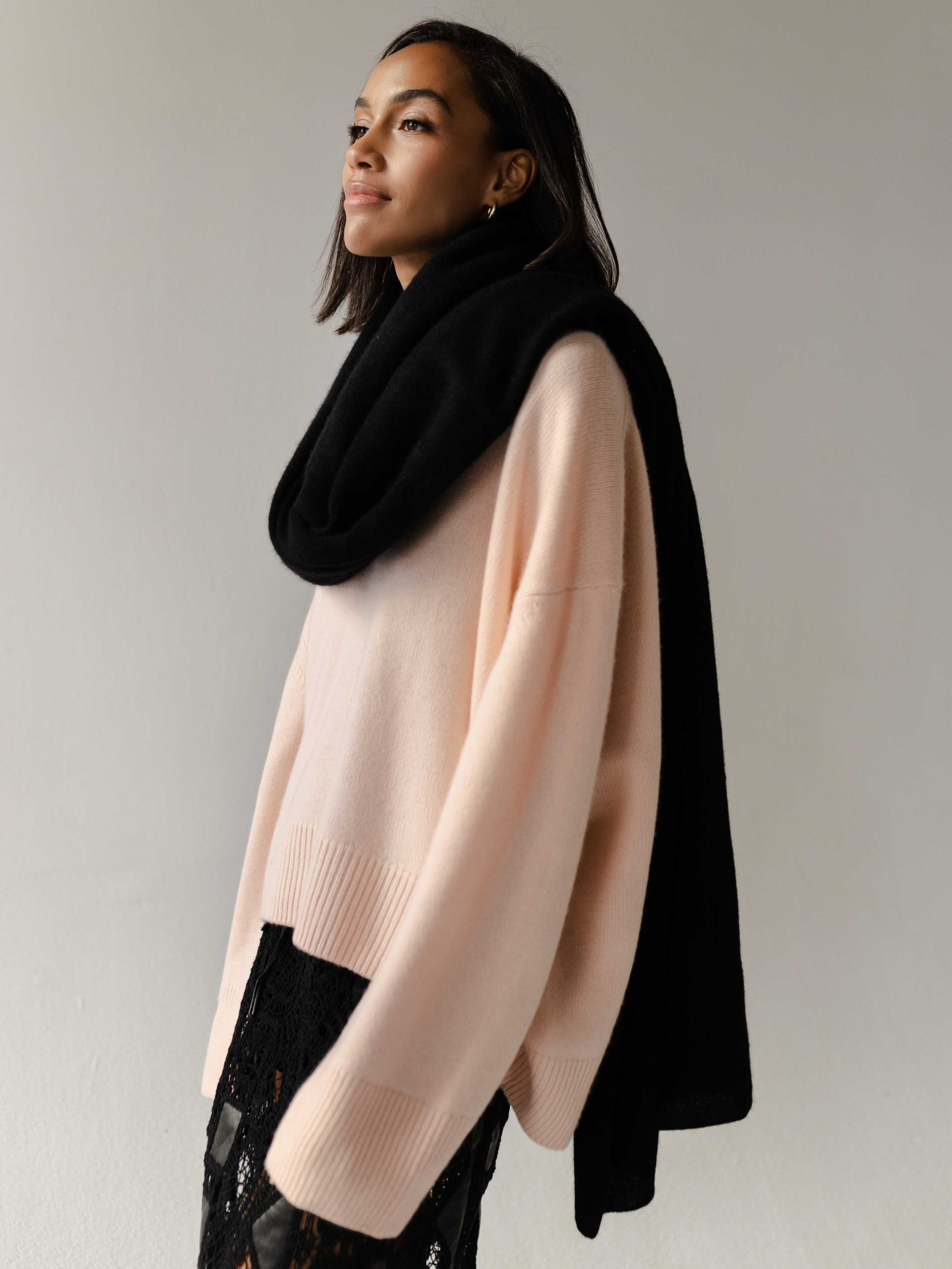 JUST BLACK SCARF