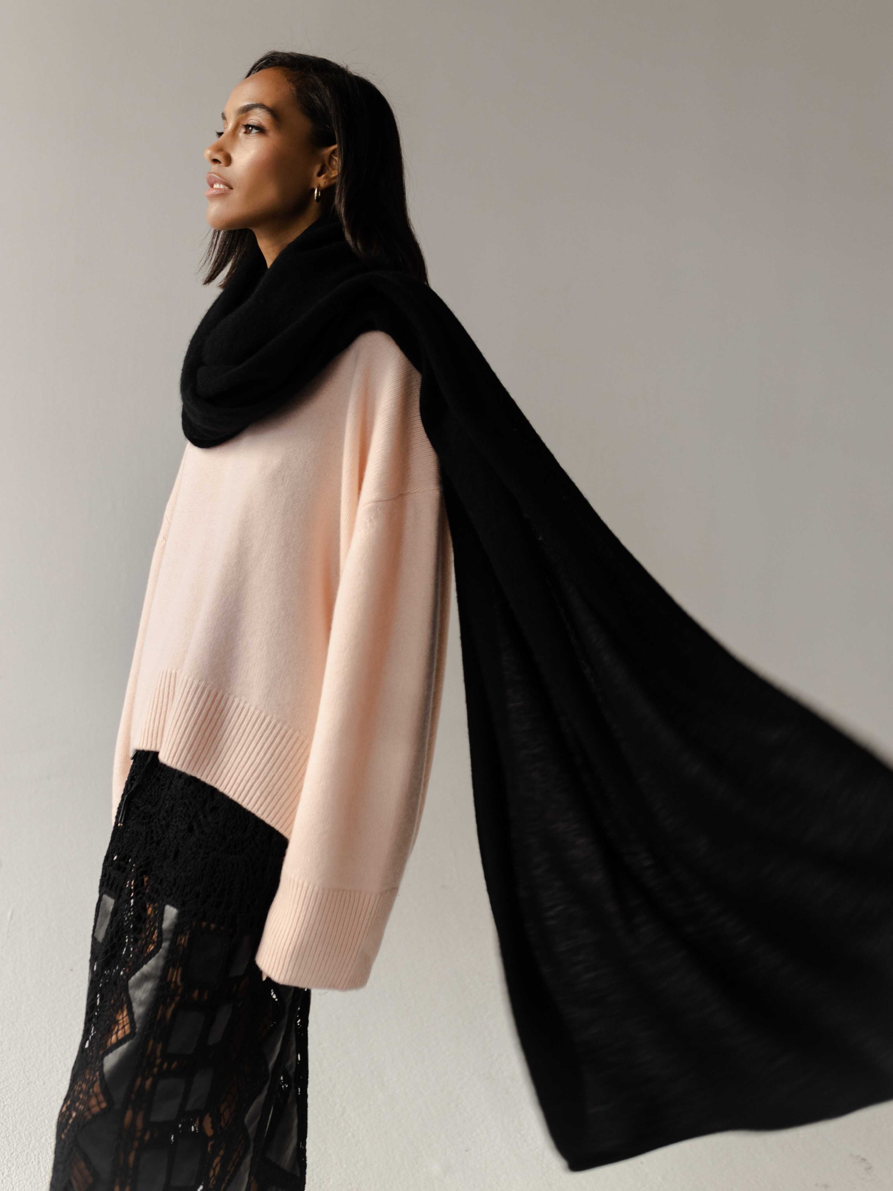 JUST BLACK SCARF