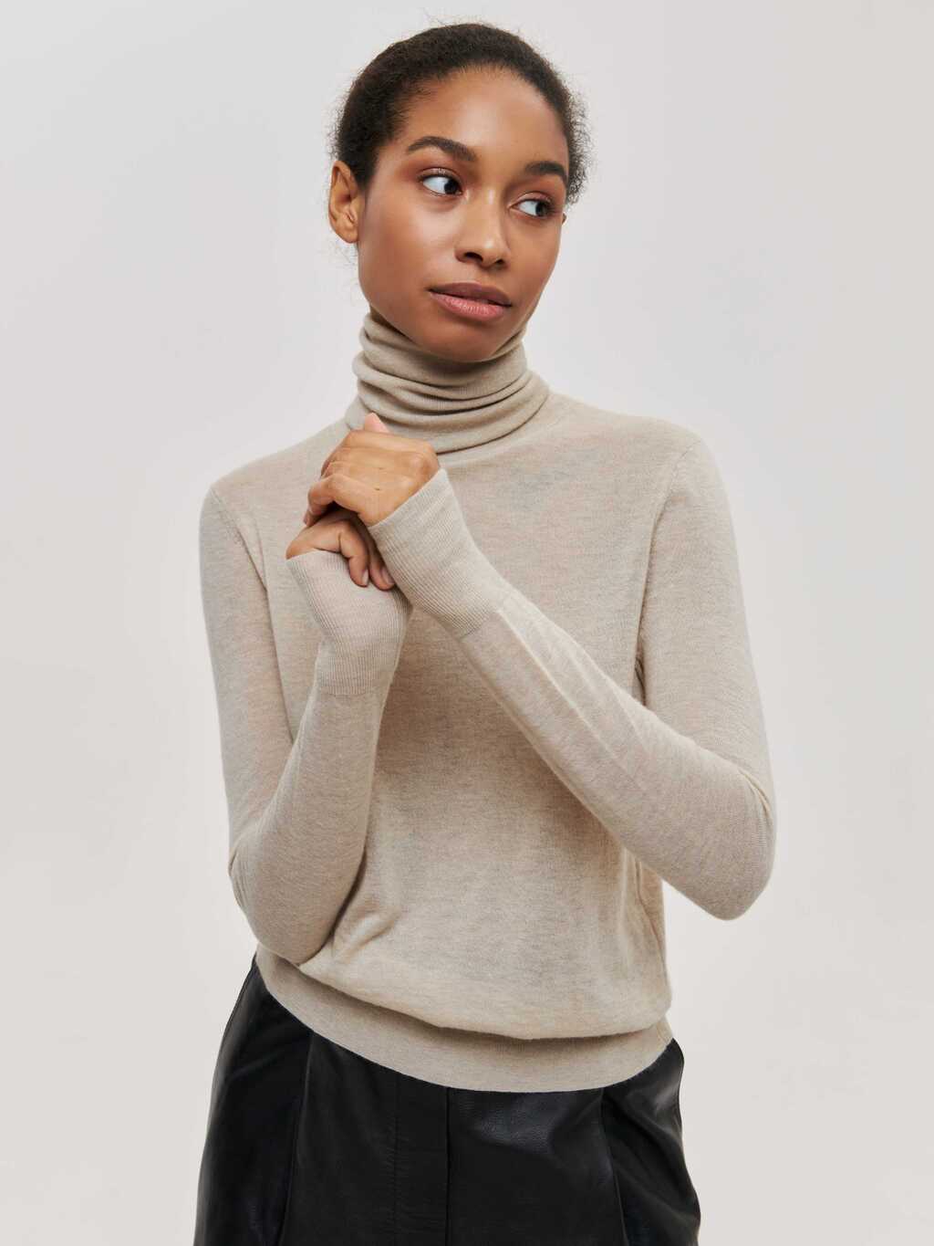 BEIGES TURTLENECK