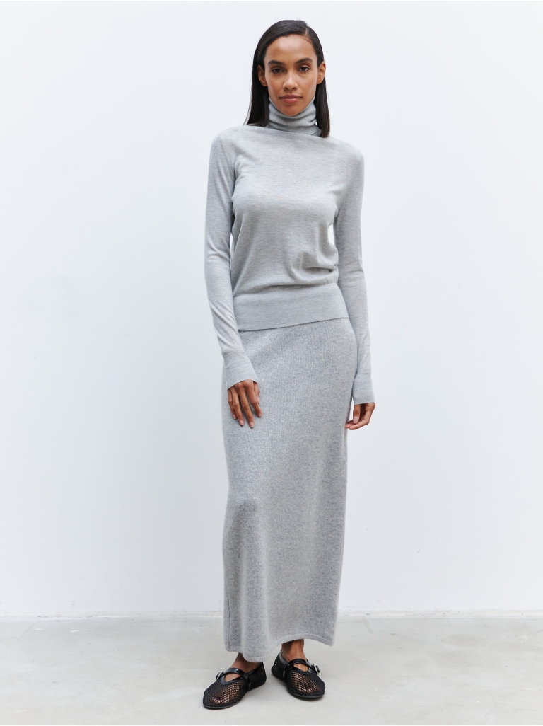 PEARL GREY TURTLENECK