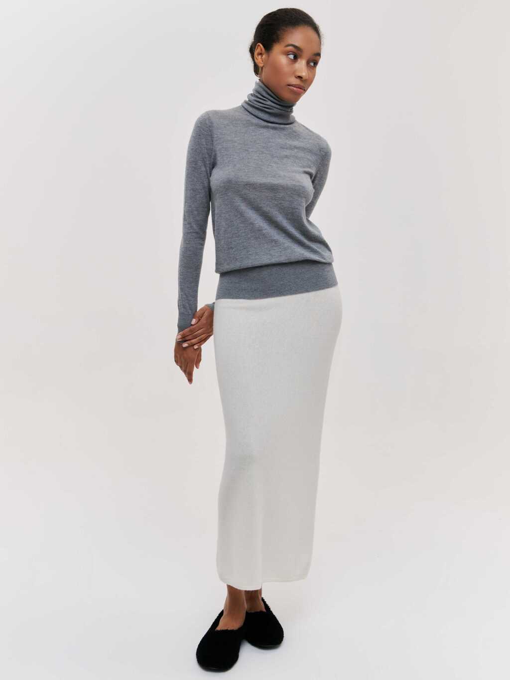 PEARL GREY TURTLENECK