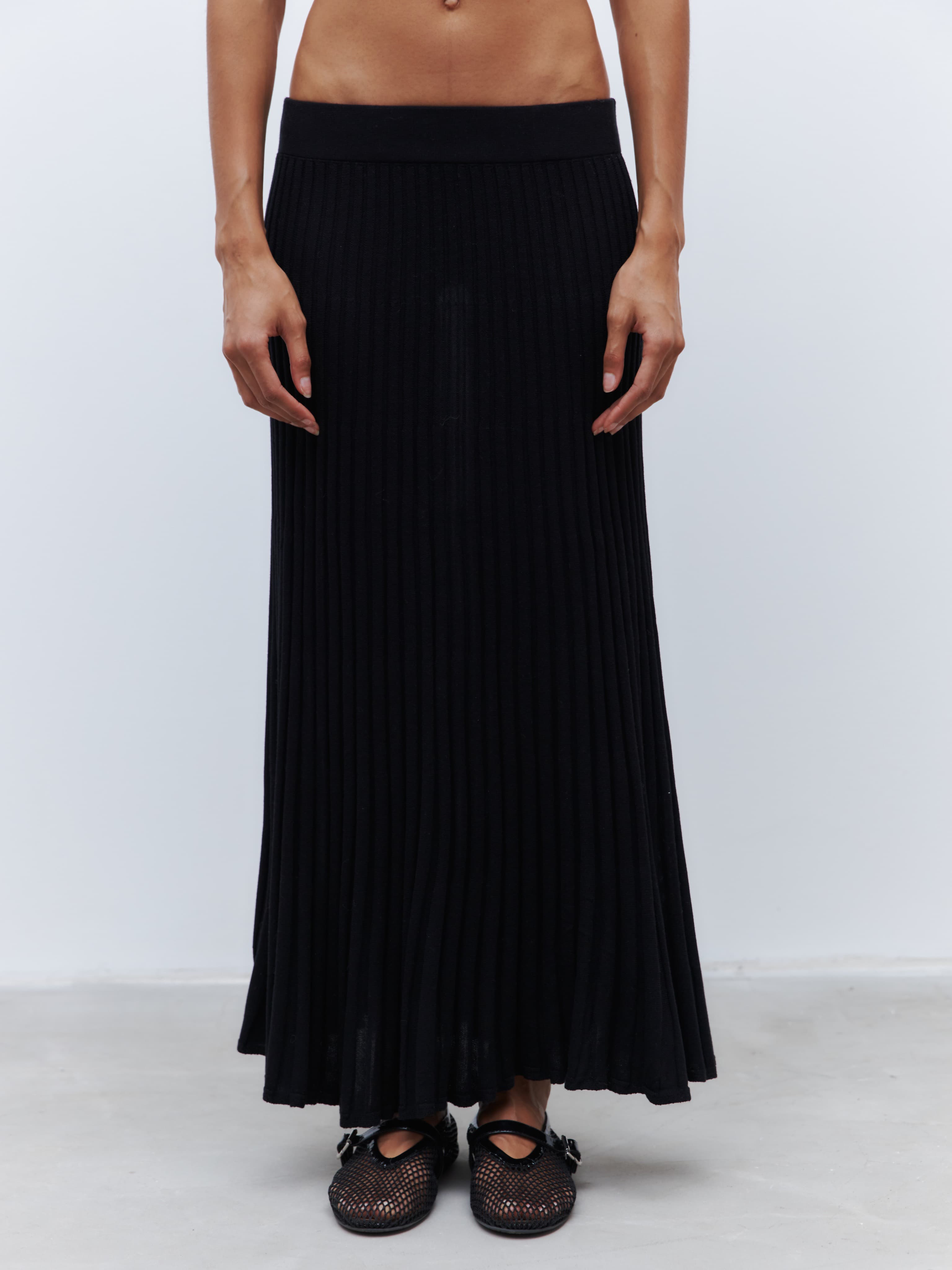JUST BLACK SKIRT