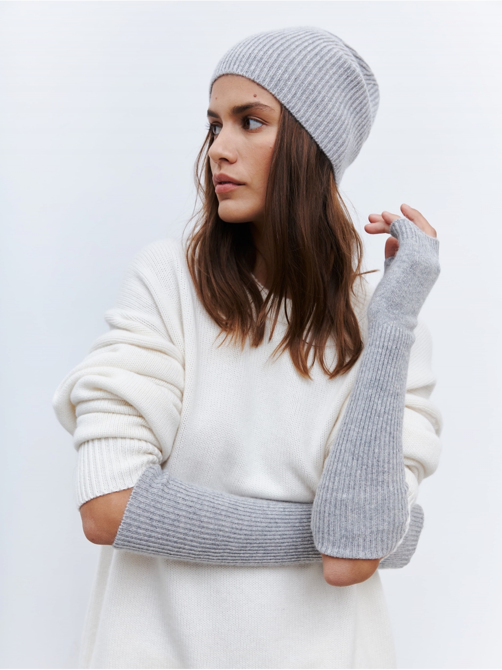 PEARL GREY MITTS